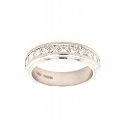 Pre Owned Platinum Diamond Band Ring ZX440
